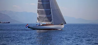 Jacht zaglowy w poblizu Splitu, Chorwacja