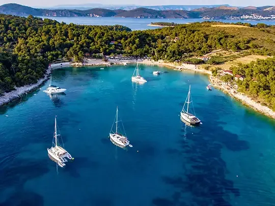 Zatoka Vinogradisce na wyspie St. Klement niedaleko Hvaru