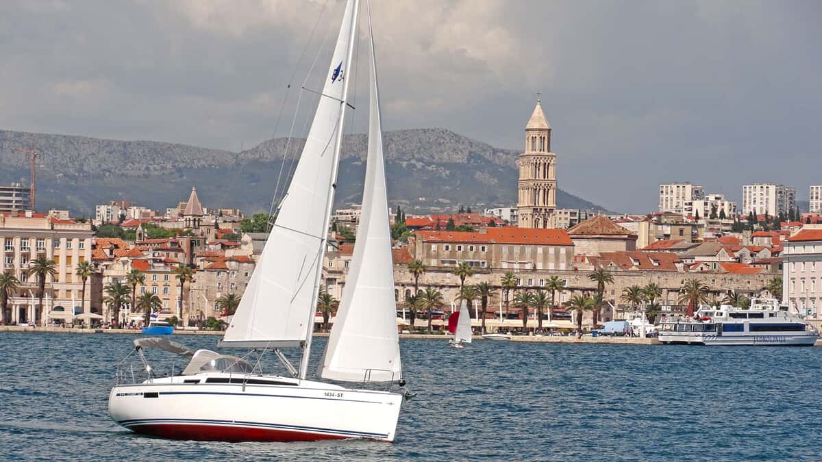 BAVARIA Cruiser 34 vanjski pogled 1