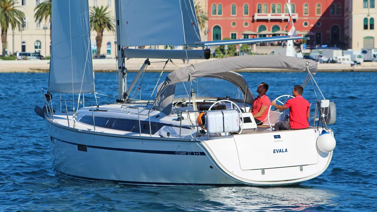 BAVARIA Cruiser 37 exterior view 1