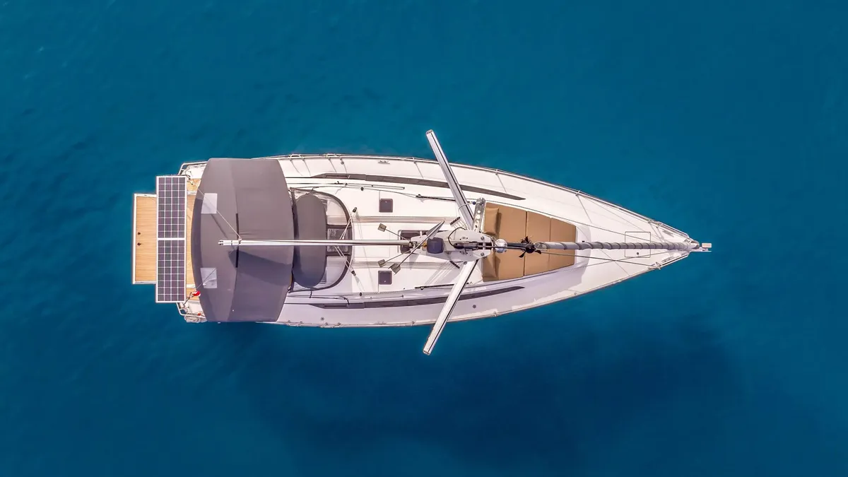 BAVARIA Cruiser 46 vnejsi pohled 1