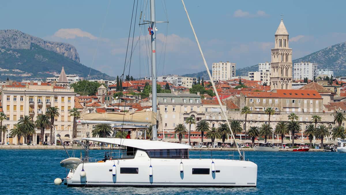 Beneteau - Lagoon 42 vnejsi pohled 1